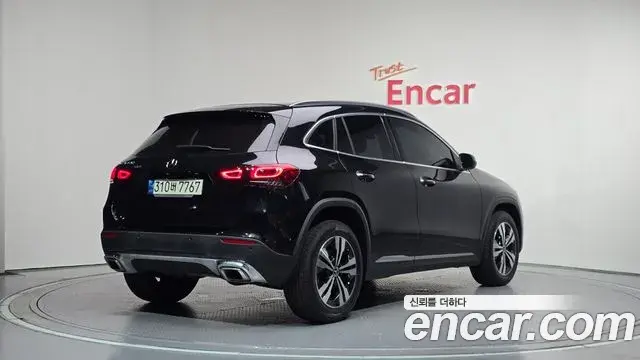 Mercedes-Benz GLA-Class 2021 — Фото 2/20