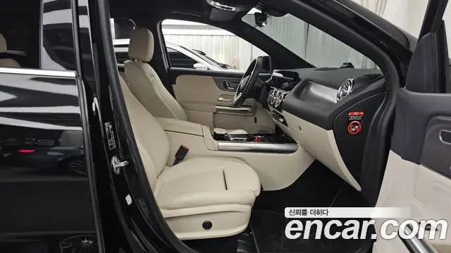 Mercedes-Benz GLA-Class 2021 — Фото 11/20