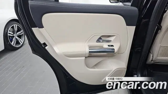 Mercedes-Benz GLA-Class 2021 — Photo 26/32