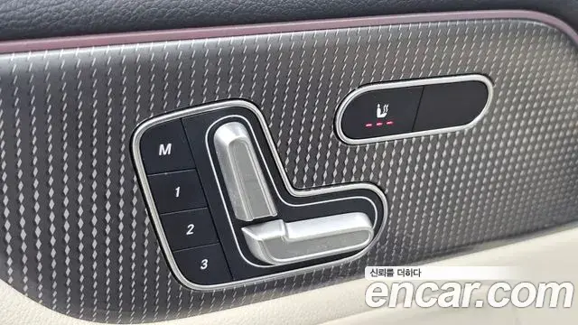 Mercedes-Benz GLA-Class 2021 — Photo 12/32