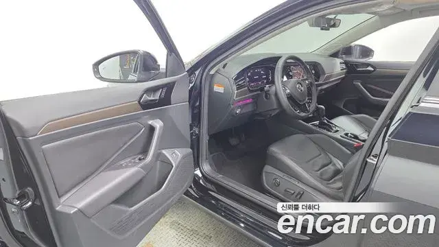 Volkswagen Jetta 2021 — Photo 22/35