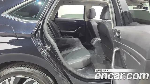 Volkswagen Jetta 2021 — Photo 19/35