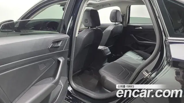Volkswagen Jetta 2021 — Photo 8/35