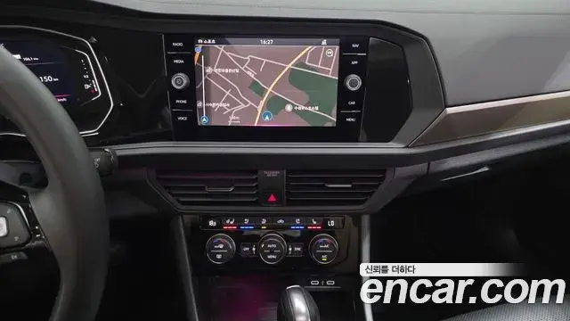 Volkswagen Jetta 2021 — Photo 13/35