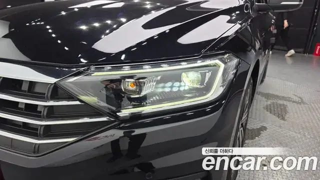 Volkswagen Jetta 2021 — Photo 3/35