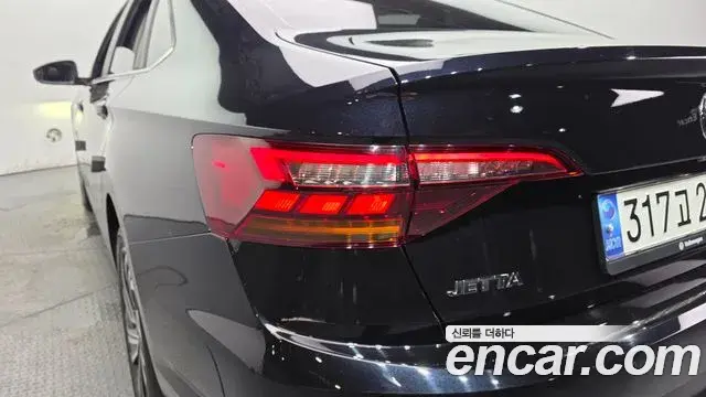 Volkswagen Jetta 2021 — Photo 16/35