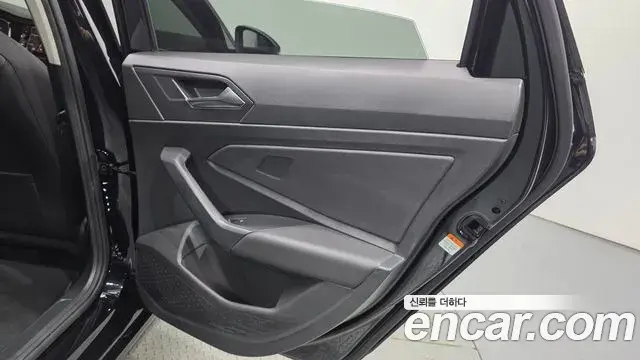 Volkswagen Jetta 2021 — Photo 17/35