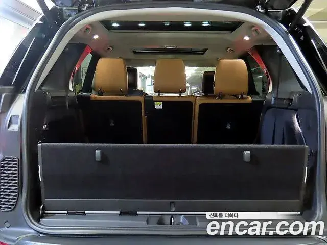 Land Rover Discovery 5 2018 — ფოტო 8/20
