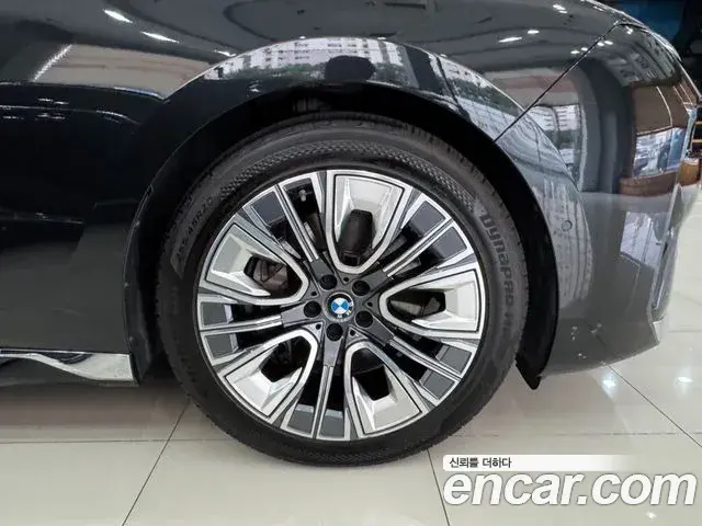 BMW 7 Series 2023 — Photo 17/20