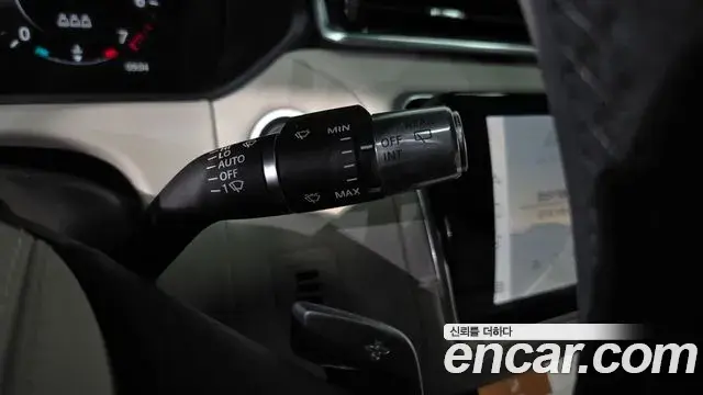 Land Rover Range Rover Velar 2021 — Şəkil 27/32