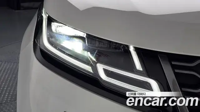 Land Rover Range Rover Velar 2021 — Şəkil 11/32