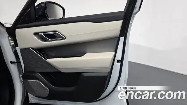 Land Rover Range Rover Velar 2021 — Şəkil 12/32