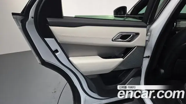 Land Rover Range Rover Velar 2021 — Şəkil 7/32