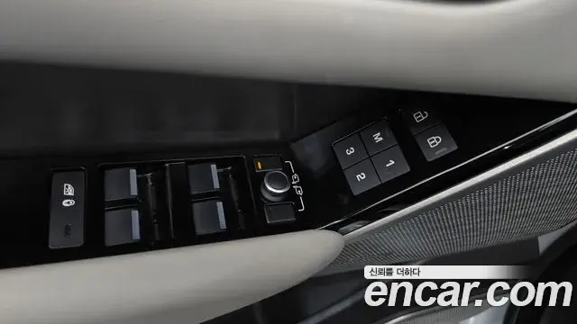 Land Rover Range Rover Velar 2021 — Şəkil 1/32