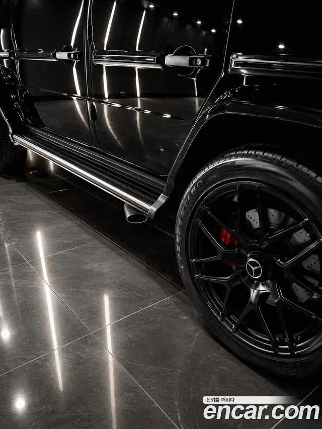 Mercedes-Benz G-Class 2024 — Photo 2/13