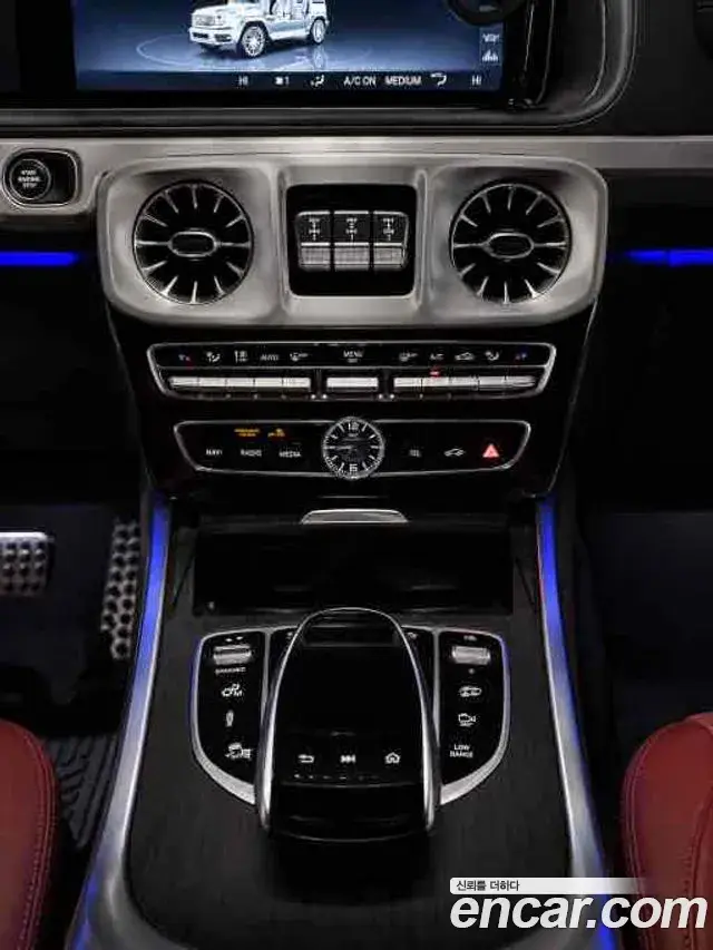 Mercedes-Benz G-Class 2024 — Photo 9/13