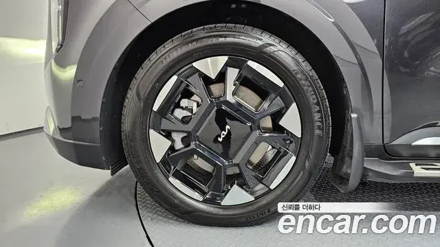 Kia Carnival 2024 — ფოტო 32/35