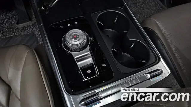 Kia Carnival 2024 — ფოტო 29/35