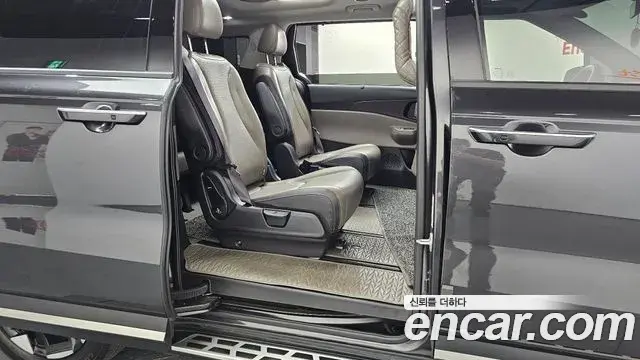Kia Carnival 2024 — ფოტო 20/35
