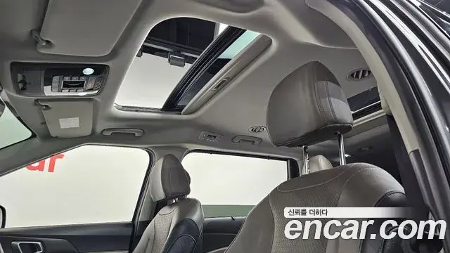 Kia Carnival 2024 — ფოტო 28/35