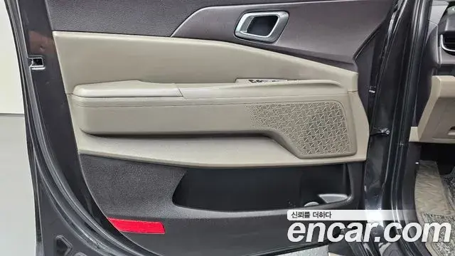 Kia Carnival 2024 — ფოტო 22/35