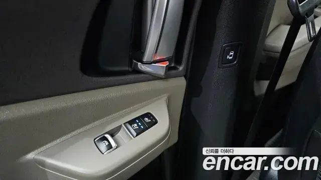Kia Carnival 2024 — ფოტო 31/35