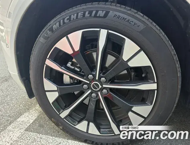 Volvo XC60 2025 — ფოტო 8/10