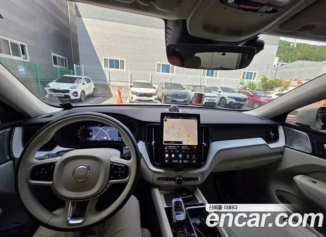 Volvo XC60 2025 — ფოტო 4/10