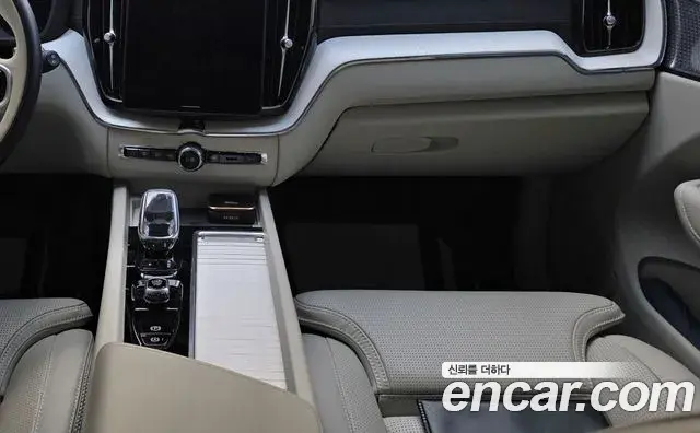 Volvo XC60 2025 — ფოტო 5/10