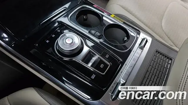 Kia Carnival 2021 — Şəkil 16/37