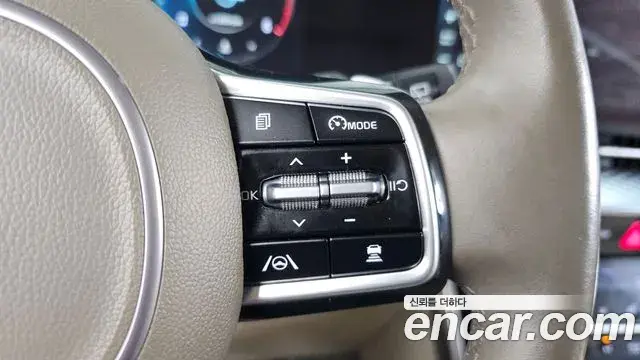 Kia Carnival 2021 — Şəkil 26/37