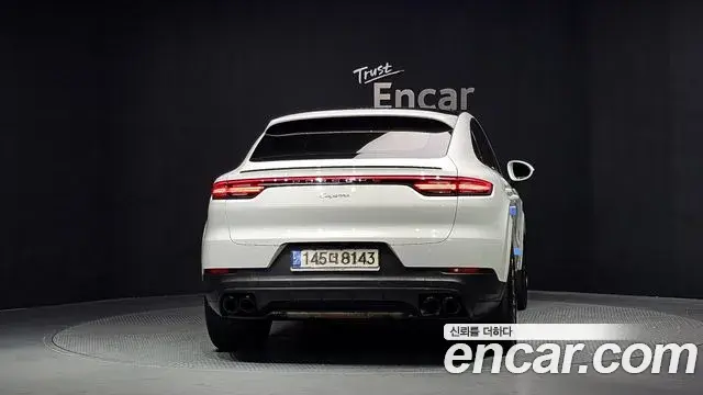 Porsche Cayenne 2020 — ფოტო 17/36
