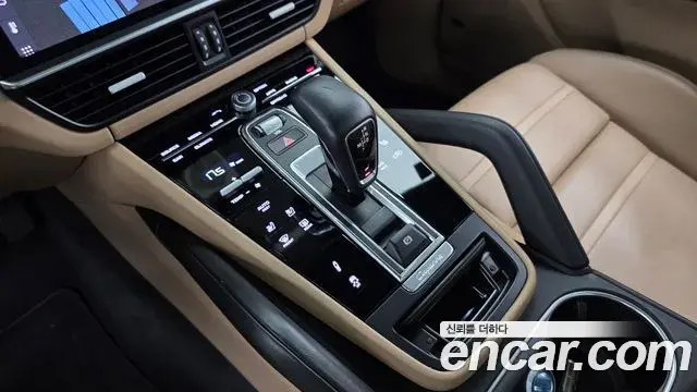 Porsche Cayenne 2020 — ფოტო 24/36