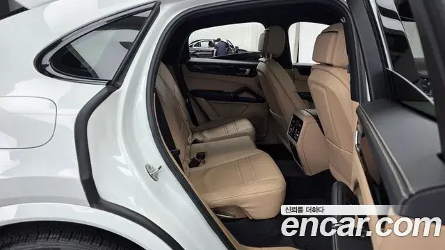 Porsche Cayenne 2020 — ფოტო 7/36