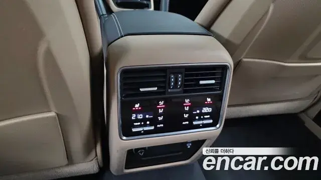 Porsche Cayenne 2020 — ფოტო 8/36