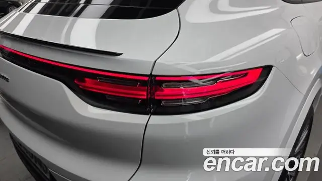Porsche Cayenne 2020 — ფოტო 21/36