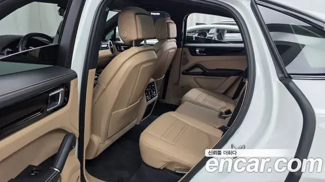 Porsche Cayenne 2020 — ფოტო 14/36