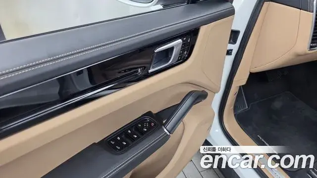 Porsche Cayenne 2020 — ფოტო 4/36