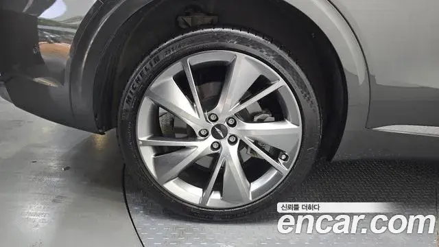 Genesis GV70 2024 — ფოტო 28/33