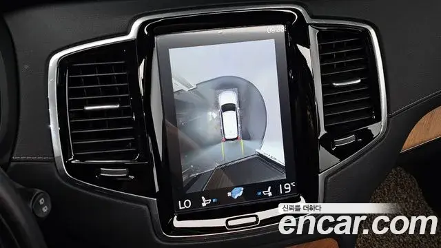 Volvo XC90 2019 — Фото 18/20
