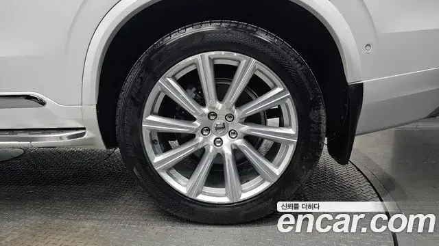 Volvo XC90 2019 — Photo 5/36