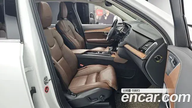 Volvo XC90 2019 — Photo 7/36