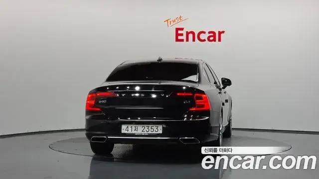 Volvo S90 2018 — Photo 9/20