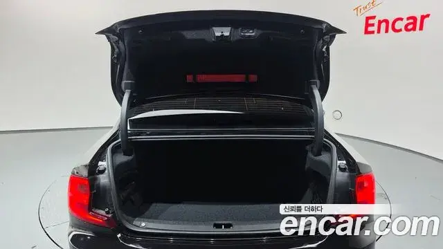 Volvo S90 2018 — Photo 15/20