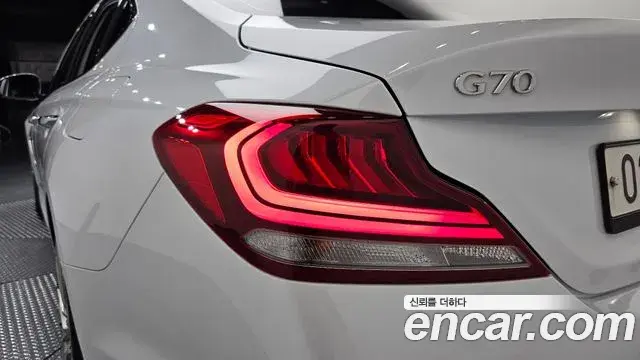 Genesis G70 2019 — Photo 27/32