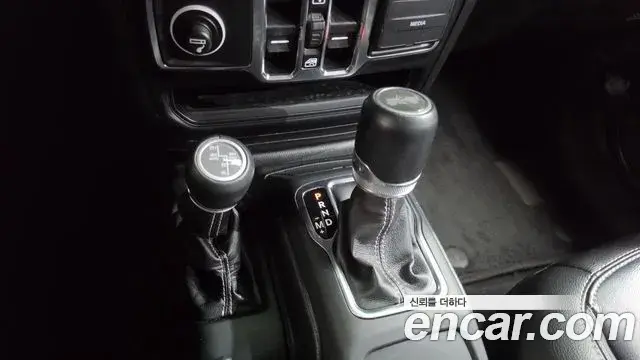 Jeep Wrangler 2021 — Photo 25/29