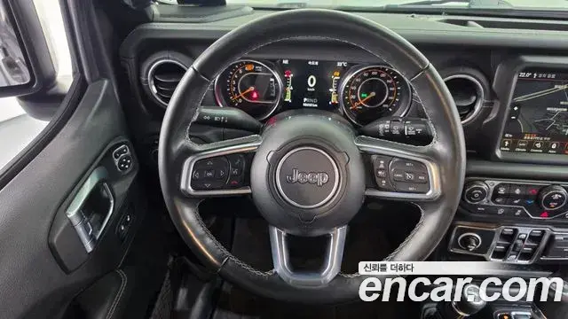 Jeep Wrangler 2021 — Photo 24/29