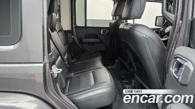 Jeep Wrangler 2021 — Photo 29/29