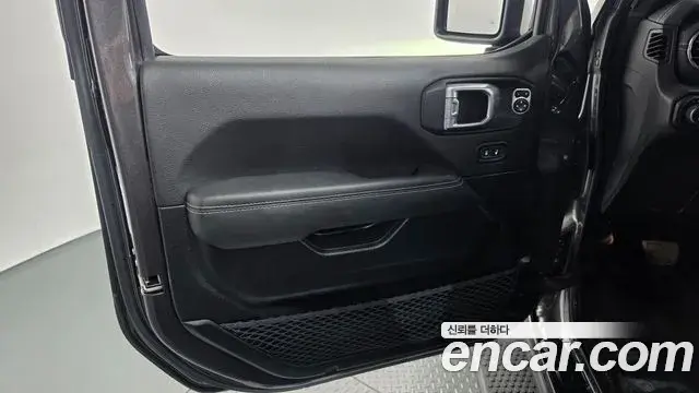 Jeep Wrangler 2021 — Photo 11/29