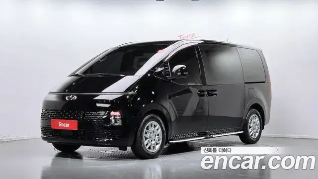Hyundai Staria 2023 — Фото 1/20